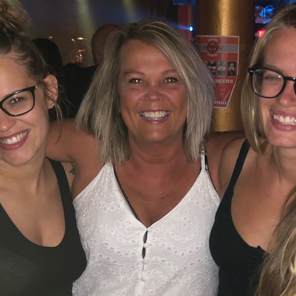 Meet your Posher, Karla - Picture 1 of 3